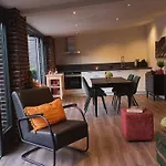 Alojamento de Acomodação e Pequeno-almoço Downtown Hideaway, Grand Deluxe Eindhoven
