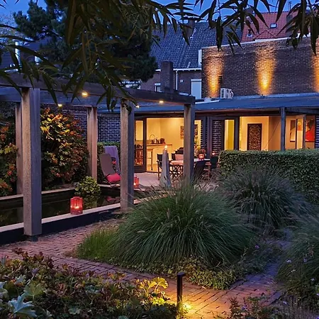 فندق مبيت وإفطار Downtown Hideaway, Grand Deluxe