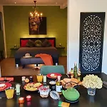 Downtown Hideaway, Grand Deluxe לינה וארוחת בוקר 4*