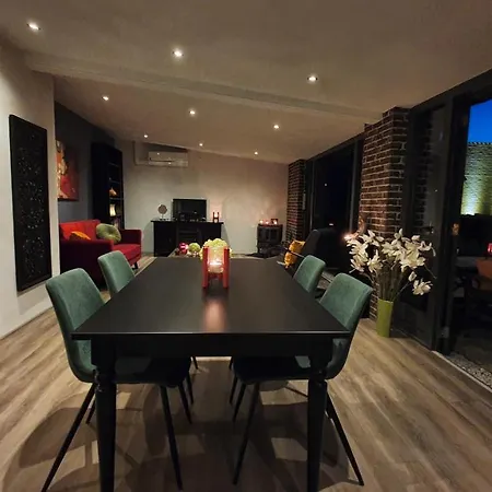 לינה וארוחת בוקר Downtown Hideaway, Grand Deluxe איינדהובן