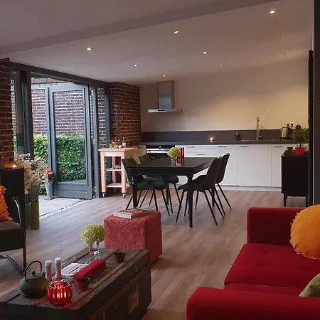 Bed and breakfast Downtown Hideaway, Grand Deluxe 4*