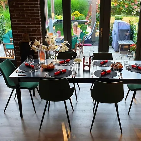 Downtown Hideaway, Grand Deluxe Bed and breakfast