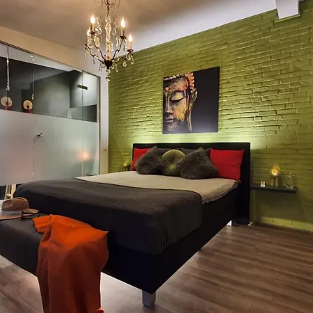 Downtown Hideaway, Grand Deluxe B&B 에인트호번